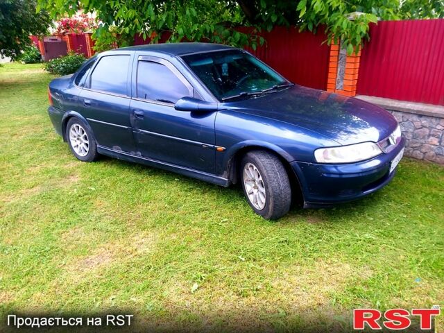 Синий Опель Вектра, объемом двигателя 1.8 л и пробегом 320 тыс. км за 1800 $, фото 1 на Automoto.ua