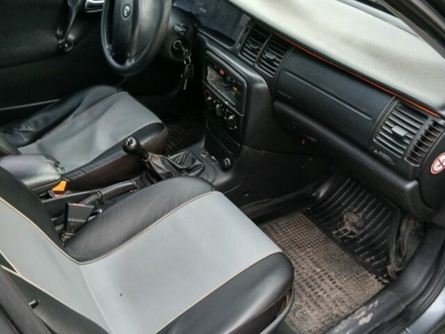 Синій Опель Вектра, об'ємом двигуна 0 л та пробігом 300 тис. км за 800 $, фото 4 на Automoto.ua