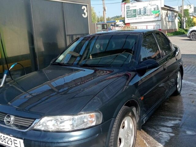 Синий Опель Вектра, объемом двигателя 2 л и пробегом 253 тыс. км за 2800 $, фото 5 на Automoto.ua