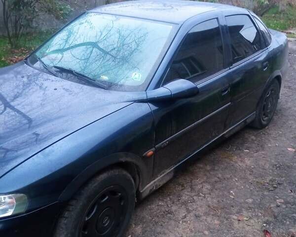 Синий Опель Вектра, объемом двигателя 1.8 л и пробегом 350 тыс. км за 2450 $, фото 2 на Automoto.ua