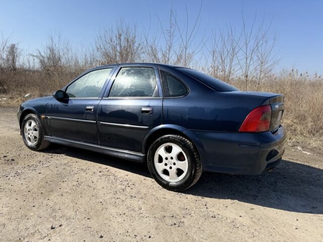 Синий Опель Вектра, объемом двигателя 1.6 л и пробегом 228 тыс. км за 2600 $, фото 1 на Automoto.ua