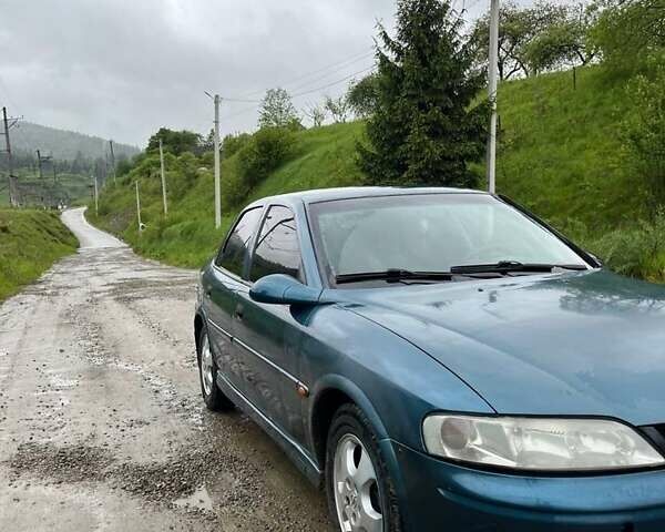 Синий Опель Вектра, объемом двигателя 1.6 л и пробегом 330 тыс. км за 2000 $, фото 4 на Automoto.ua
