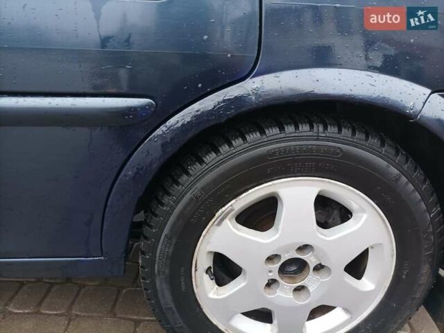 Синий Опель Вектра, объемом двигателя 1.8 л и пробегом 388 тыс. км за 2000 $, фото 7 на Automoto.ua