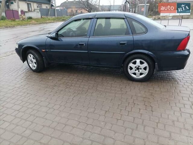 Синий Опель Вектра, объемом двигателя 1.8 л и пробегом 388 тыс. км за 2000 $, фото 4 на Automoto.ua