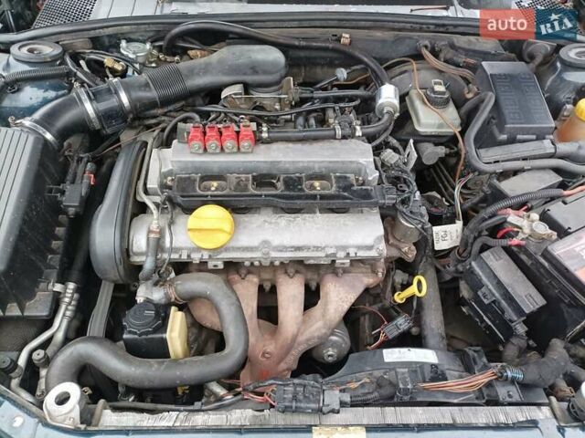 Синий Опель Вектра, объемом двигателя 1.8 л и пробегом 388 тыс. км за 2000 $, фото 16 на Automoto.ua