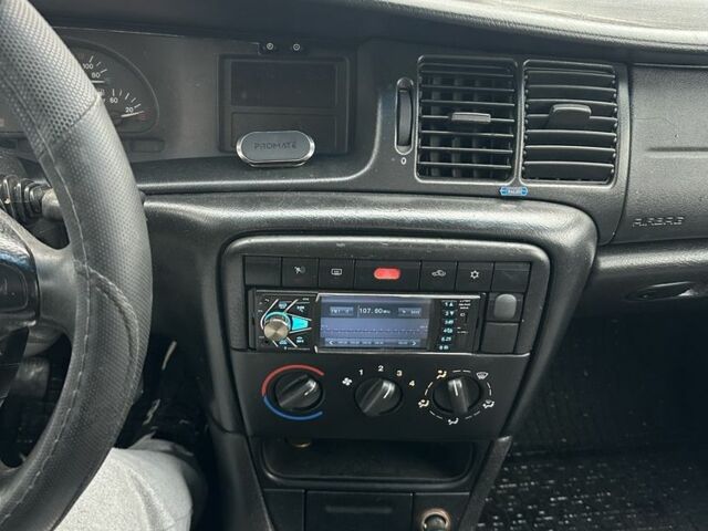 Синий Опель Вектра, объемом двигателя 2 л и пробегом 300 тыс. км за 1899 $, фото 19 на Automoto.ua