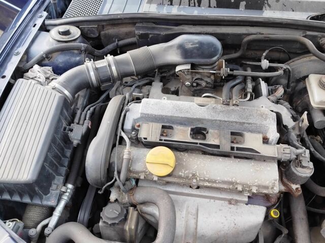 Синий Опель Вектра, объемом двигателя 1.8 л и пробегом 226 тыс. км за 2650 $, фото 5 на Automoto.ua