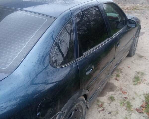 Синий Опель Вектра, объемом двигателя 1.8 л и пробегом 350 тыс. км за 2450 $, фото 3 на Automoto.ua