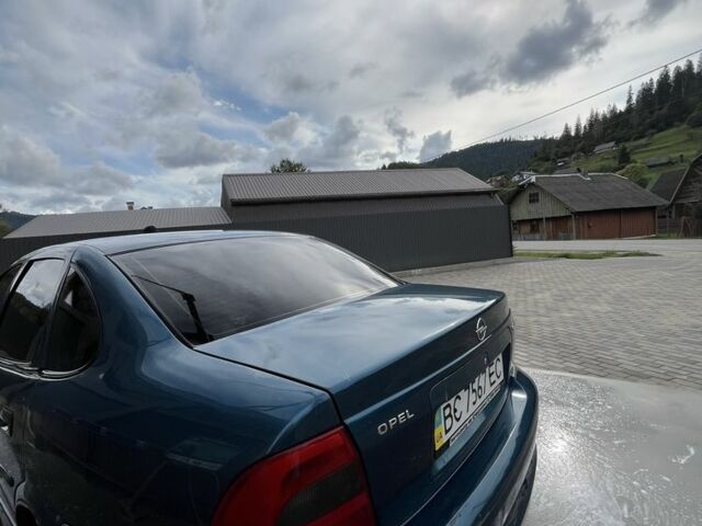 Синій Опель Вектра, об'ємом двигуна 1.6 л та пробігом 330 тис. км за 2000 $, фото 2 на Automoto.ua