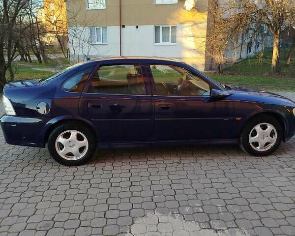 Синий Опель Вектра, объемом двигателя 1.8 л и пробегом 226 тыс. км за 2650 $, фото 2 на Automoto.ua