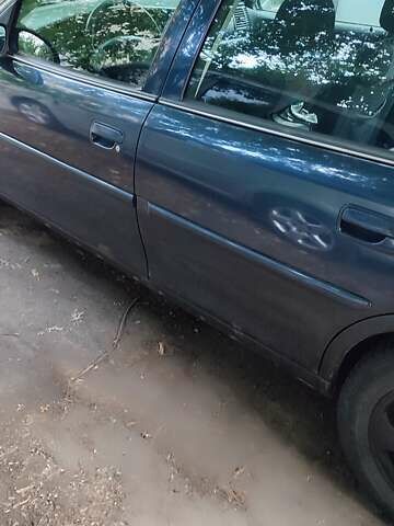 Синій Опель Вектра, об'ємом двигуна 1.8 л та пробігом 347 тис. км за 3300 $, фото 4 на Automoto.ua