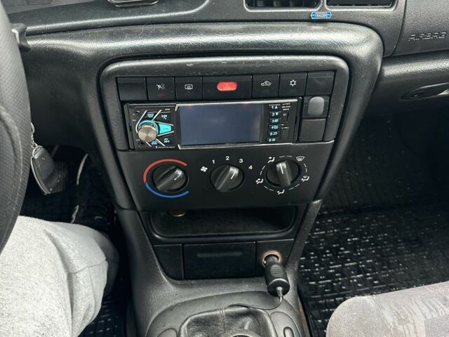 Синий Опель Вектра, объемом двигателя 2 л и пробегом 300 тыс. км за 1899 $, фото 17 на Automoto.ua