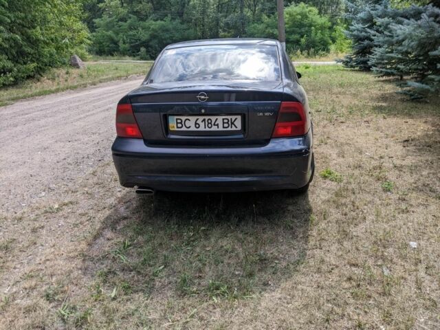 Синий Опель Вектра, объемом двигателя 1 л и пробегом 200 тыс. км за 1453 $, фото 2 на Automoto.ua