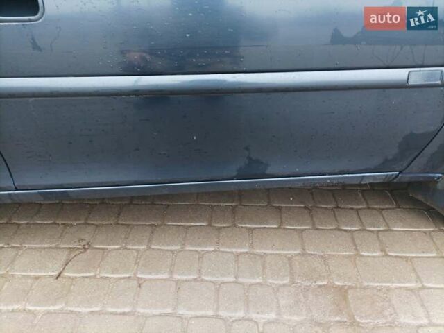 Синий Опель Вектра, объемом двигателя 1.8 л и пробегом 388 тыс. км за 2000 $, фото 10 на Automoto.ua