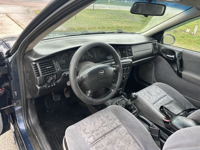 Синий Опель Вектра, объемом двигателя 2 л и пробегом 300 тыс. км за 1899 $, фото 16 на Automoto.ua