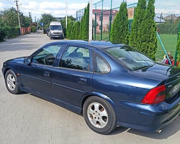 Синий Опель Вектра, объемом двигателя 1.8 л и пробегом 277 тыс. км за 3500 $, фото 10 на Automoto.ua