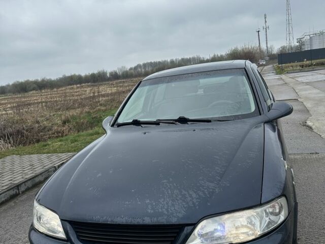 Синий Опель Вектра, объемом двигателя 2 л и пробегом 300 тыс. км за 1899 $, фото 11 на Automoto.ua