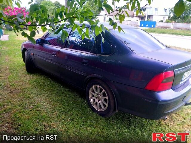 Синий Опель Вектра, объемом двигателя 1.8 л и пробегом 320 тыс. км за 1800 $, фото 3 на Automoto.ua