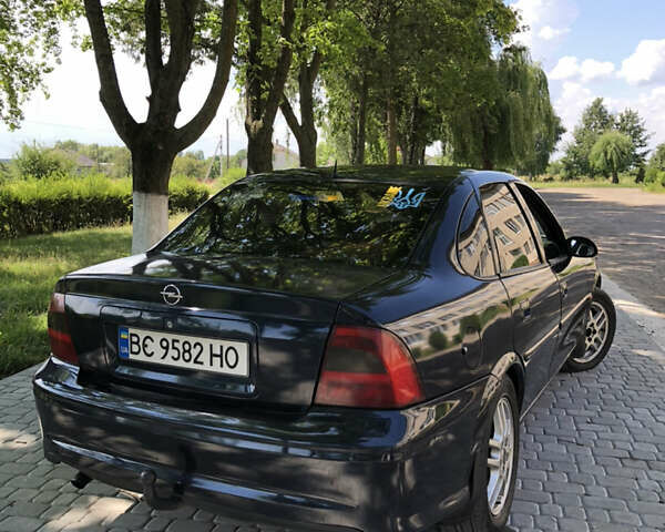 Синий Опель Вектра, объемом двигателя 2 л и пробегом 100 тыс. км за 1550 $, фото 2 на Automoto.ua