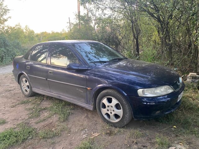 Опель Вектра 2001 в Славянске на Automoto.ua Синий Опель Вектра, объемом двигателя 1.8 л и пробегом 400 тыс. км за 1000 $, фото 1 на Automoto.ua