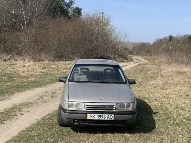 Синий Опель Вектра, объемом двигателя 2.2 л и пробегом 290 тыс. км за 1100 $, фото 2 на Automoto.ua