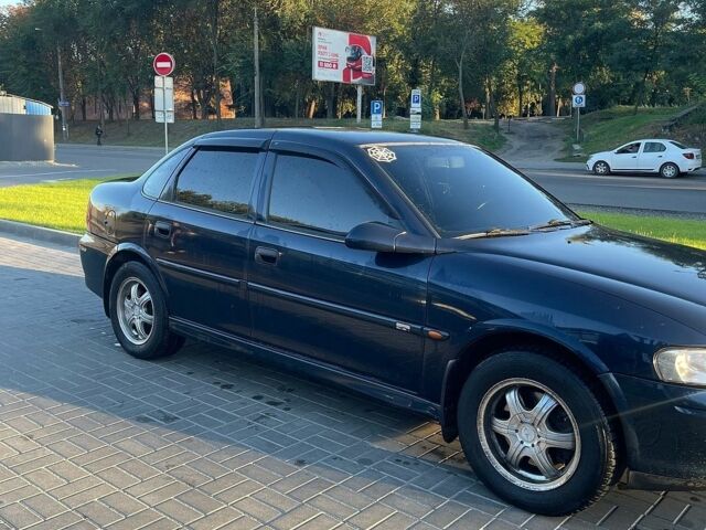 Синій Опель Вектра, об'ємом двигуна 1.8 л та пробігом 260 тис. км за 3100 $, фото 6 на Automoto.ua