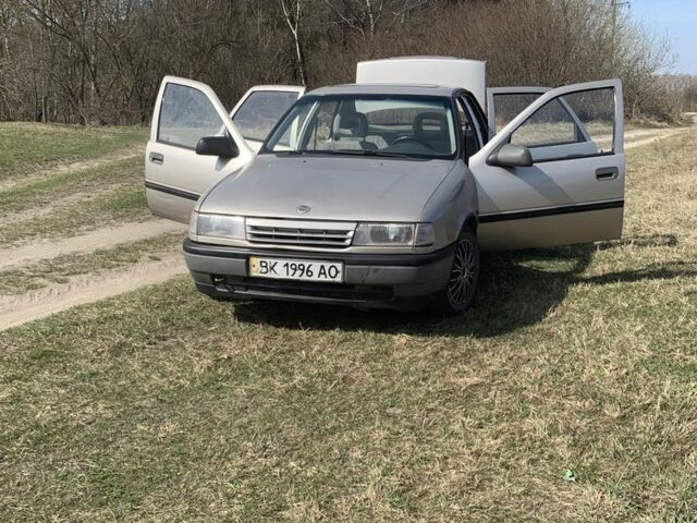 Синий Опель Вектра, объемом двигателя 2.2 л и пробегом 290 тыс. км за 1100 $, фото 6 на Automoto.ua