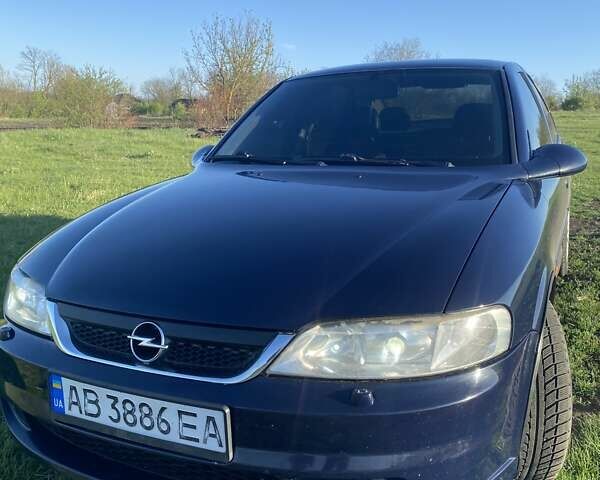 Синій Опель Вектра, об'ємом двигуна 1.8 л та пробігом 317 тис. км за 3200 $, фото 1 на Automoto.ua