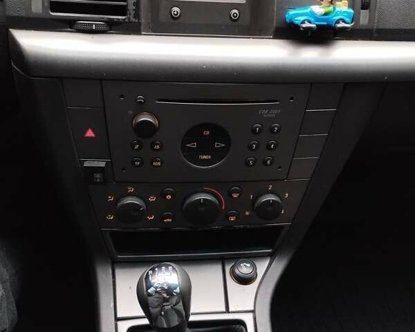 Синий Опель Вектра, объемом двигателя 1.8 л и пробегом 277 тыс. км за 4100 $, фото 5 на Automoto.ua