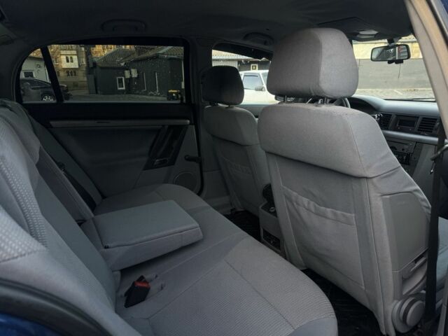 Синій Опель Вектра, об'ємом двигуна 1.8 л та пробігом 395 тис. км за 2250 $, фото 4 на Automoto.ua