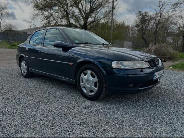 Синій Опель Вектра, об'ємом двигуна 1.6 л та пробігом 318 тис. км за 2900 $, фото 2 на Automoto.ua