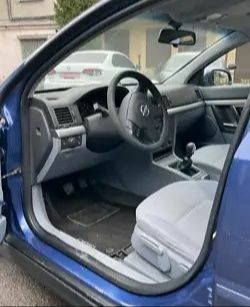 Синий Опель Вектра, объемом двигателя 1.8 л и пробегом 245 тыс. км за 1859 $, фото 5 на Automoto.ua