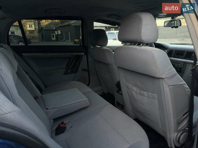 Синий Опель Вектра, объемом двигателя 1.8 л и пробегом 395 тыс. км за 2250 $, фото 4 на Automoto.ua