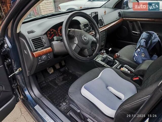 Синий Опель Вектра, объемом двигателя 2 л и пробегом 281 тыс. км за 5000 $, фото 5 на Automoto.ua