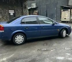 Синий Опель Вектра, объемом двигателя 1.8 л и пробегом 245 тыс. км за 1859 $, фото 1 на Automoto.ua