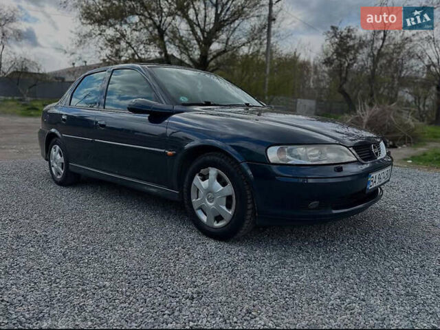 Синій Опель Вектра, об'ємом двигуна 1.6 л та пробігом 318 тис. км за 2900 $, фото 2 на Automoto.ua