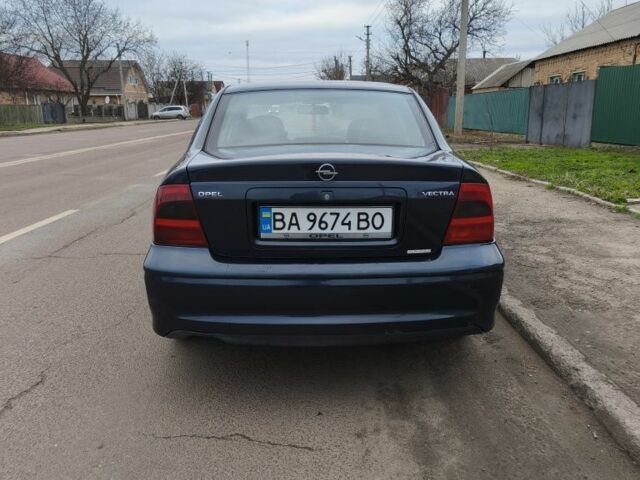 Синий Опель Вектра, объемом двигателя 1.6 л и пробегом 320 тыс. км за 2979 $, фото 6 на Automoto.ua