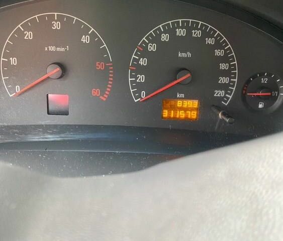 Синий Опель Вектра, объемом двигателя 2.2 л и пробегом 310 тыс. км за 2400 $, фото 2 на Automoto.ua