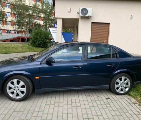 Синий Опель Вектра, объемом двигателя 2.2 л и пробегом 310 тыс. км за 2400 $, фото 3 на Automoto.ua