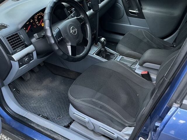 Синій Опель Вектра, об'ємом двигуна 1.8 л та пробігом 2 тис. км за 3000 $, фото 8 на Automoto.ua