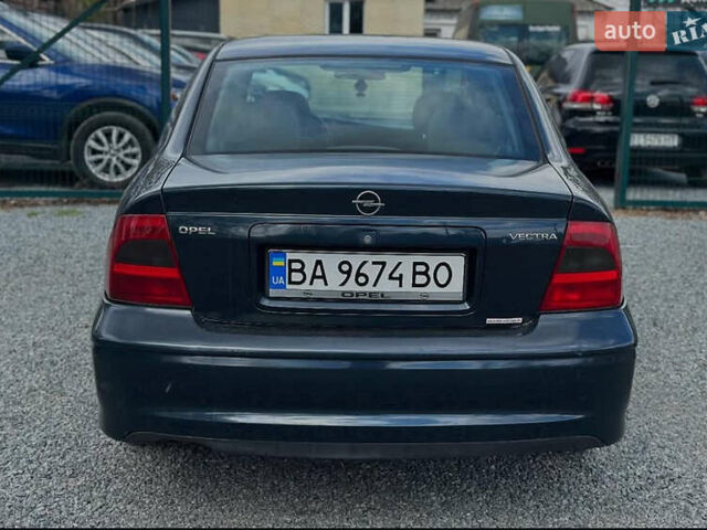 Синій Опель Вектра, об'ємом двигуна 1.6 л та пробігом 318 тис. км за 2900 $, фото 1 на Automoto.ua