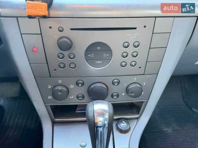 Синий Опель Вектра, объемом двигателя 2.2 л и пробегом 262 тыс. км за 3800 $, фото 13 на Automoto.ua