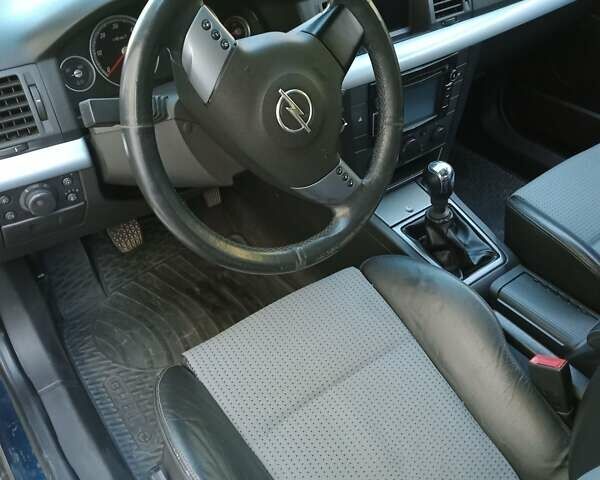 Синий Опель Вектра, объемом двигателя 2.2 л и пробегом 255 тыс. км за 4500 $, фото 2 на Automoto.ua