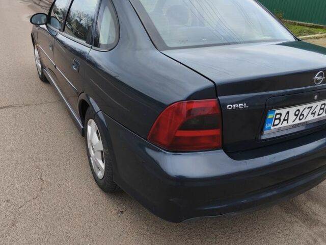Синий Опель Вектра, объемом двигателя 1.6 л и пробегом 320 тыс. км за 2979 $, фото 5 на Automoto.ua