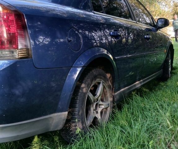 Синій Опель Вектра, об'ємом двигуна 2.2 л та пробігом 225 тис. км за 3600 $, фото 1 на Automoto.ua