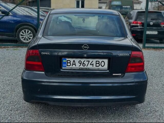 Синій Опель Вектра, об'ємом двигуна 1.6 л та пробігом 318 тис. км за 2900 $, фото 1 на Automoto.ua