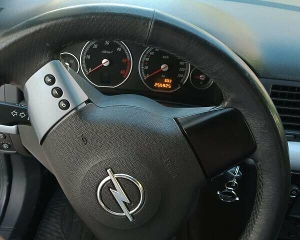 Синий Опель Вектра, объемом двигателя 2.2 л и пробегом 255 тыс. км за 4500 $, фото 3 на Automoto.ua