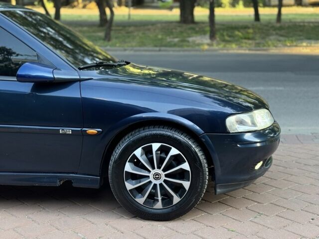 Синий Опель Вектра, объемом двигателя 2 л и пробегом 299 тыс. км за 1200 $, фото 8 на Automoto.ua