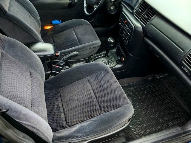 Синий Опель Вектра, объемом двигателя 1.6 л и пробегом 320 тыс. км за 3300 $, фото 12 на Automoto.ua