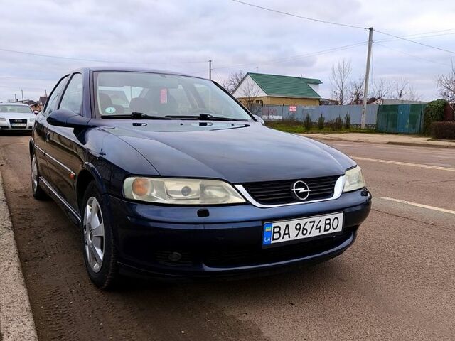 Синий Опель Вектра, объемом двигателя 1.6 л и пробегом 320 тыс. км за 3300 $, фото 3 на Automoto.ua